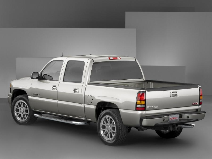  GMC Sierra Denali Crew Cab 2004 года  (фото 9 из 11)